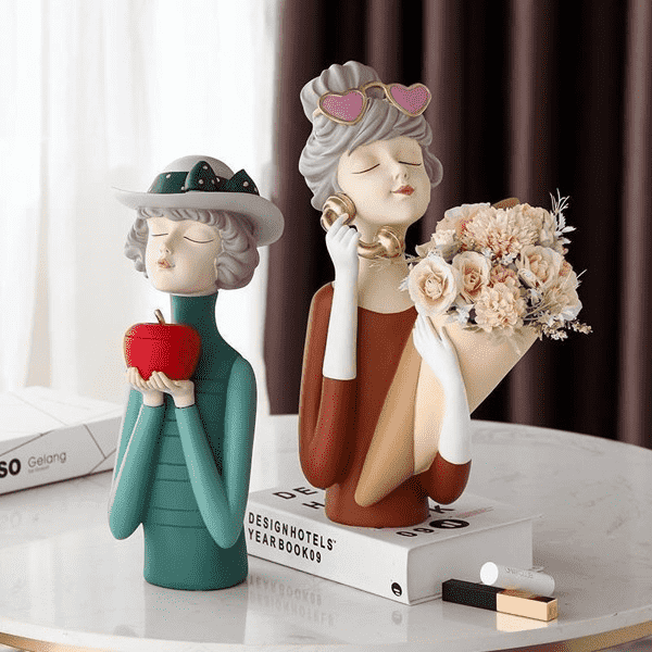 Tượng cô gái cổ điển