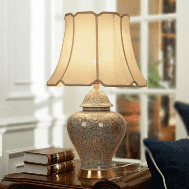 Đèn bàn gốm cổ điển